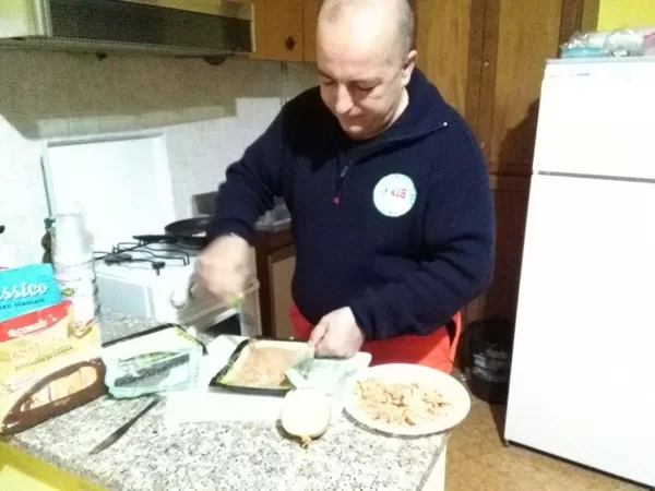 Preparazione Pranzo presso la nostra sede grazie al cuoco Roberto